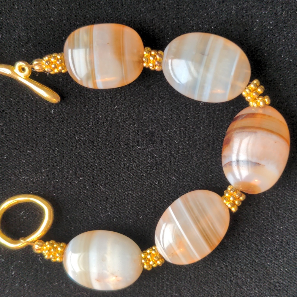 New Botswana Agate Bracelet. Genuine gemstones. Gold spacers & Toggle, 7 3/4"